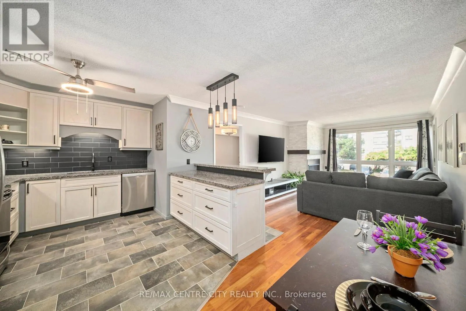 202 - 9 JACKSWAY CRESCENT, #202