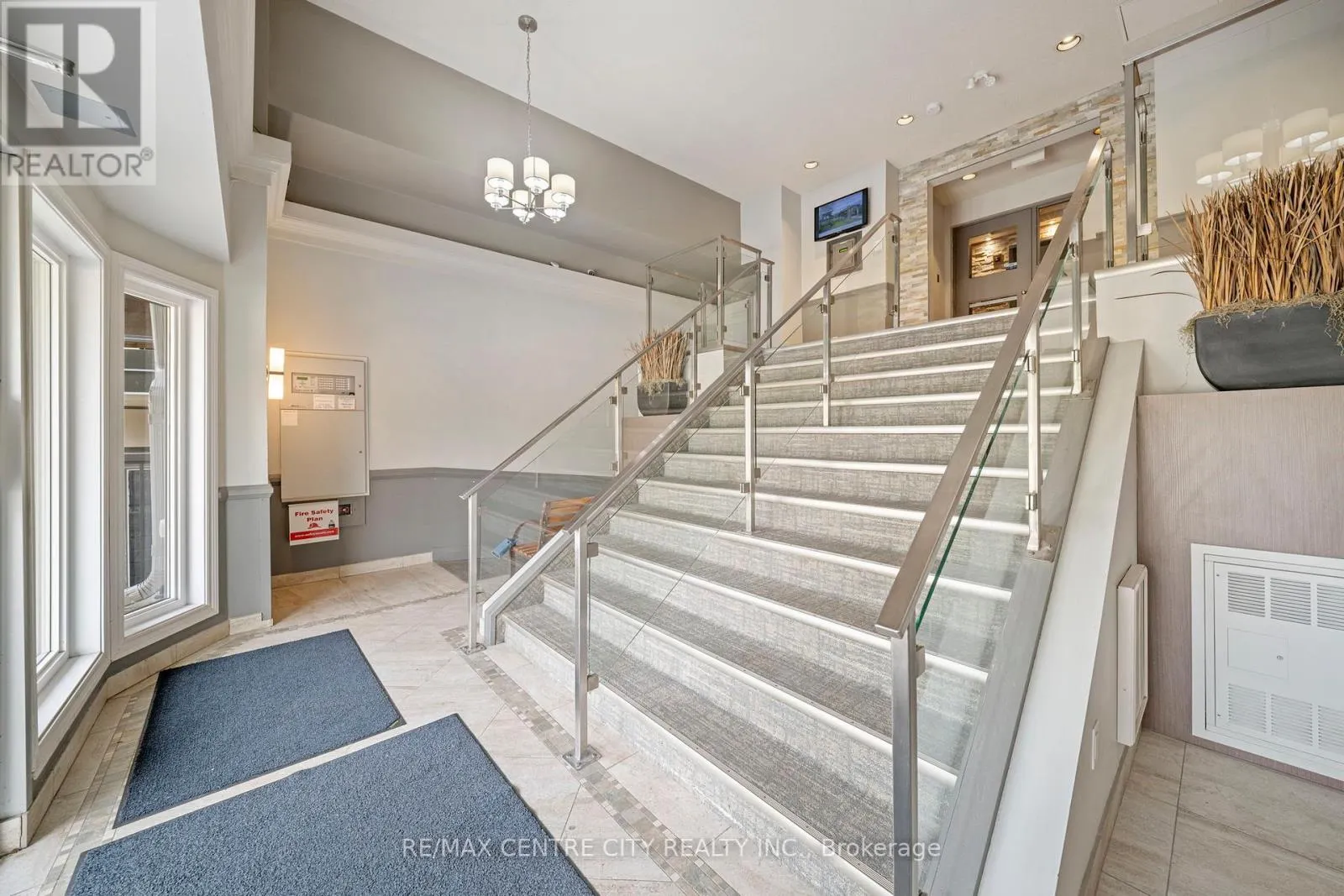 202 - 9 JACKSWAY CRESCENT, #202