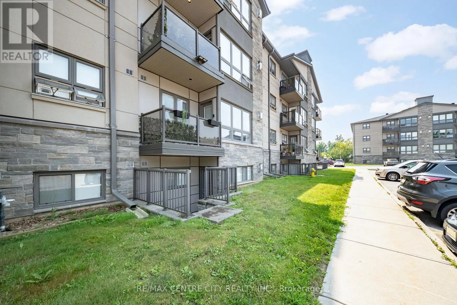 202 - 9 JACKSWAY CRESCENT, #202