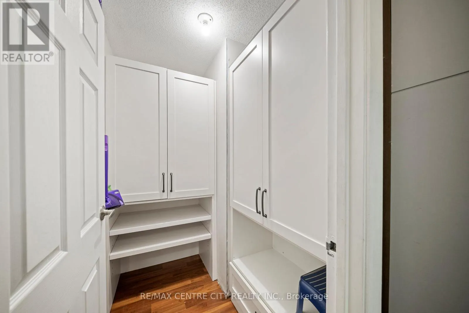 202 - 9 JACKSWAY CRESCENT, #202