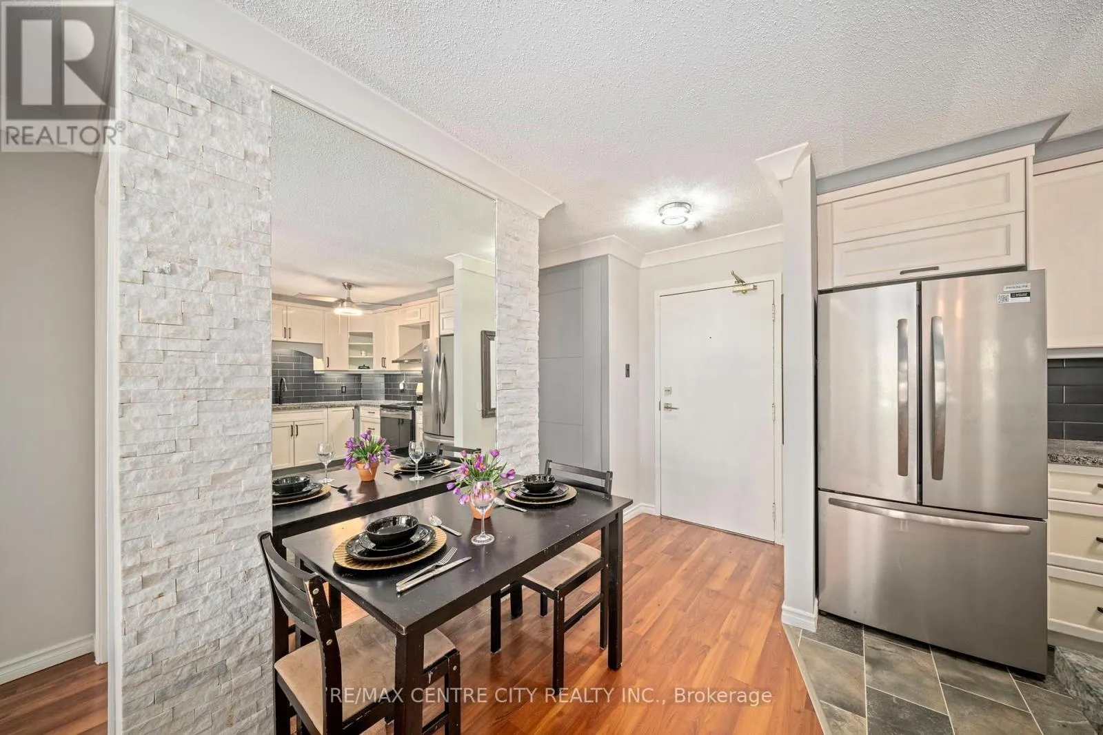 202 - 9 JACKSWAY CRESCENT, #202