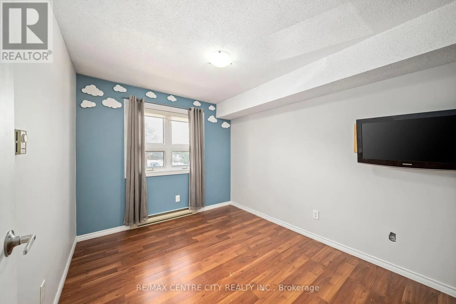 202 - 9 JACKSWAY CRESCENT, #202