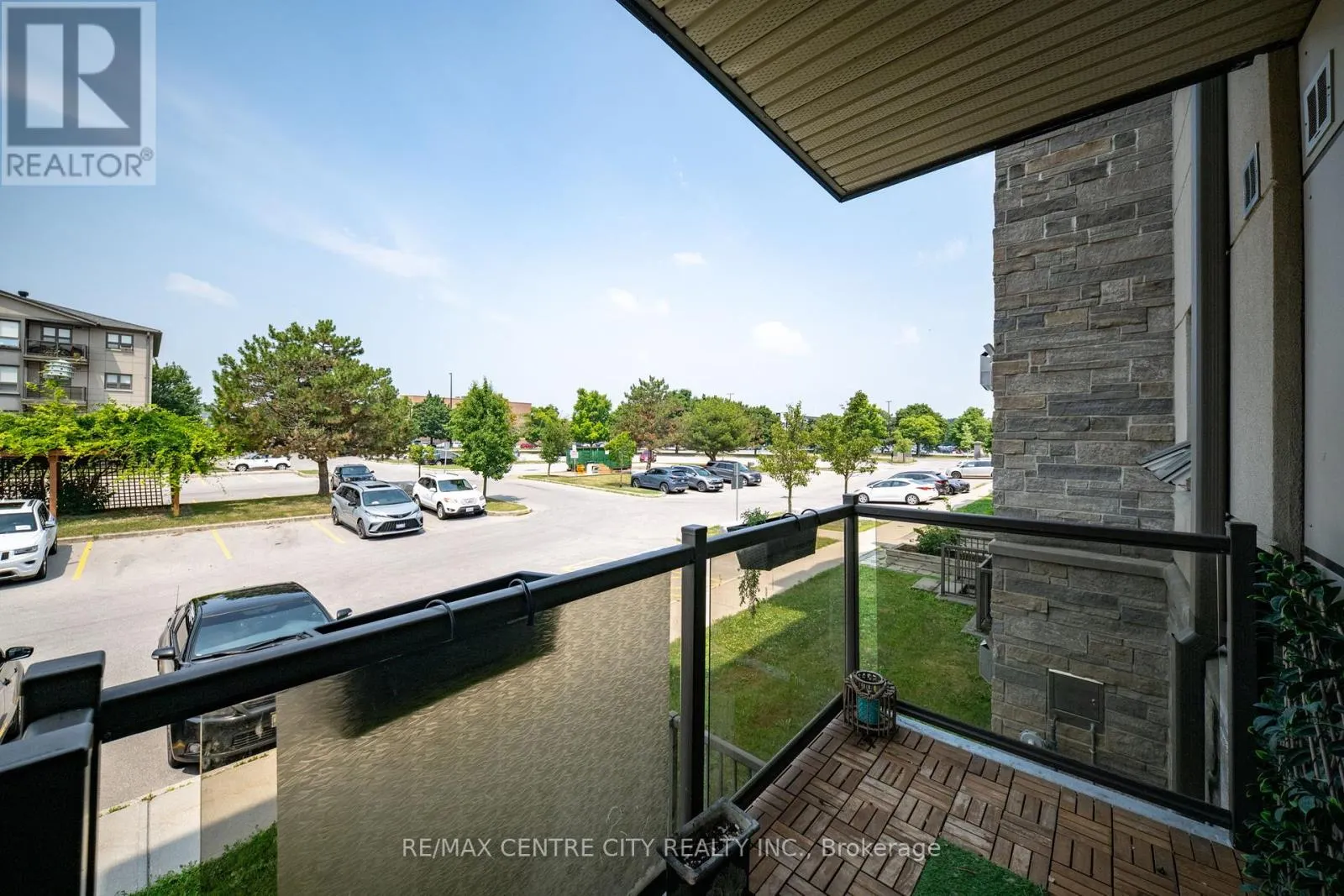 202 - 9 JACKSWAY CRESCENT, #202