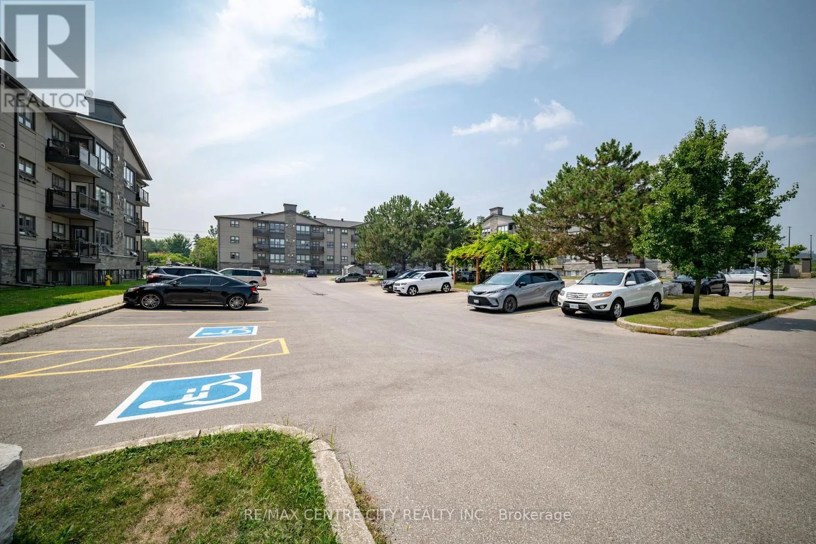 202 - 9 JACKSWAY CRESCENT, #202
