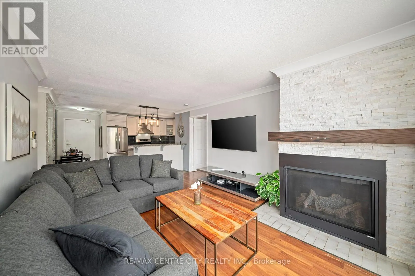 202 - 9 JACKSWAY CRESCENT, #202