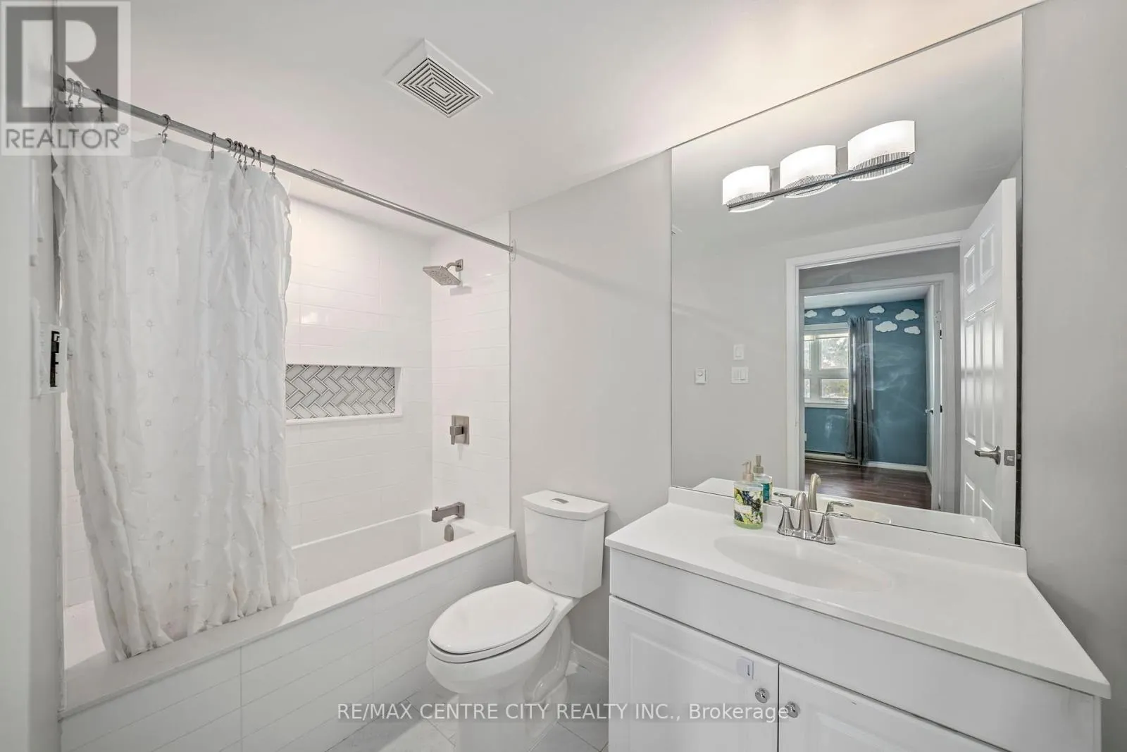 202 - 9 JACKSWAY CRESCENT, #202