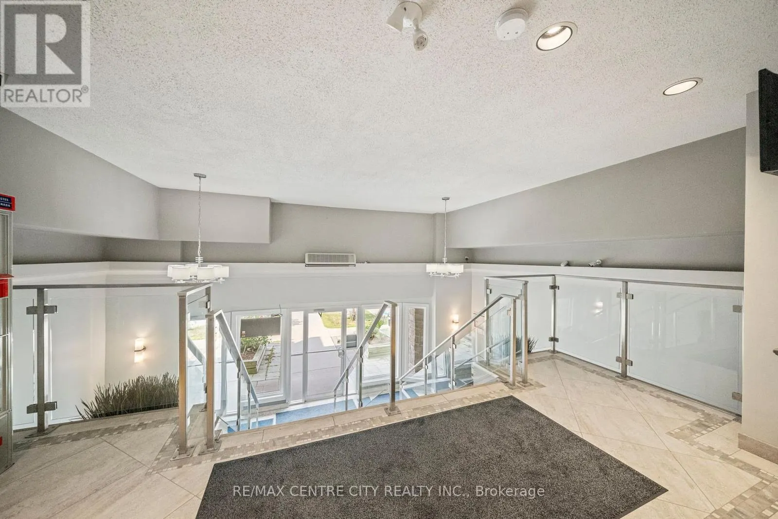 202 - 9 JACKSWAY CRESCENT, #202