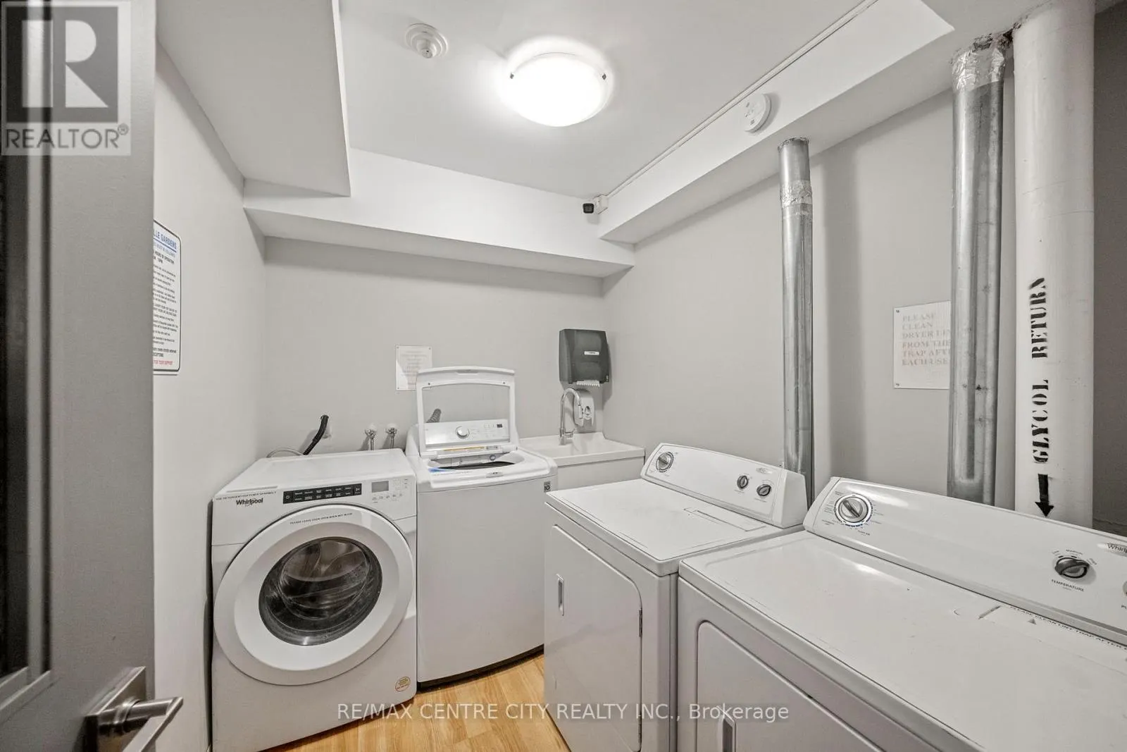202 - 9 JACKSWAY CRESCENT, #202