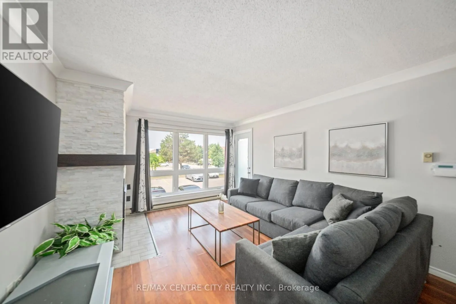 202 - 9 JACKSWAY CRESCENT, #202
