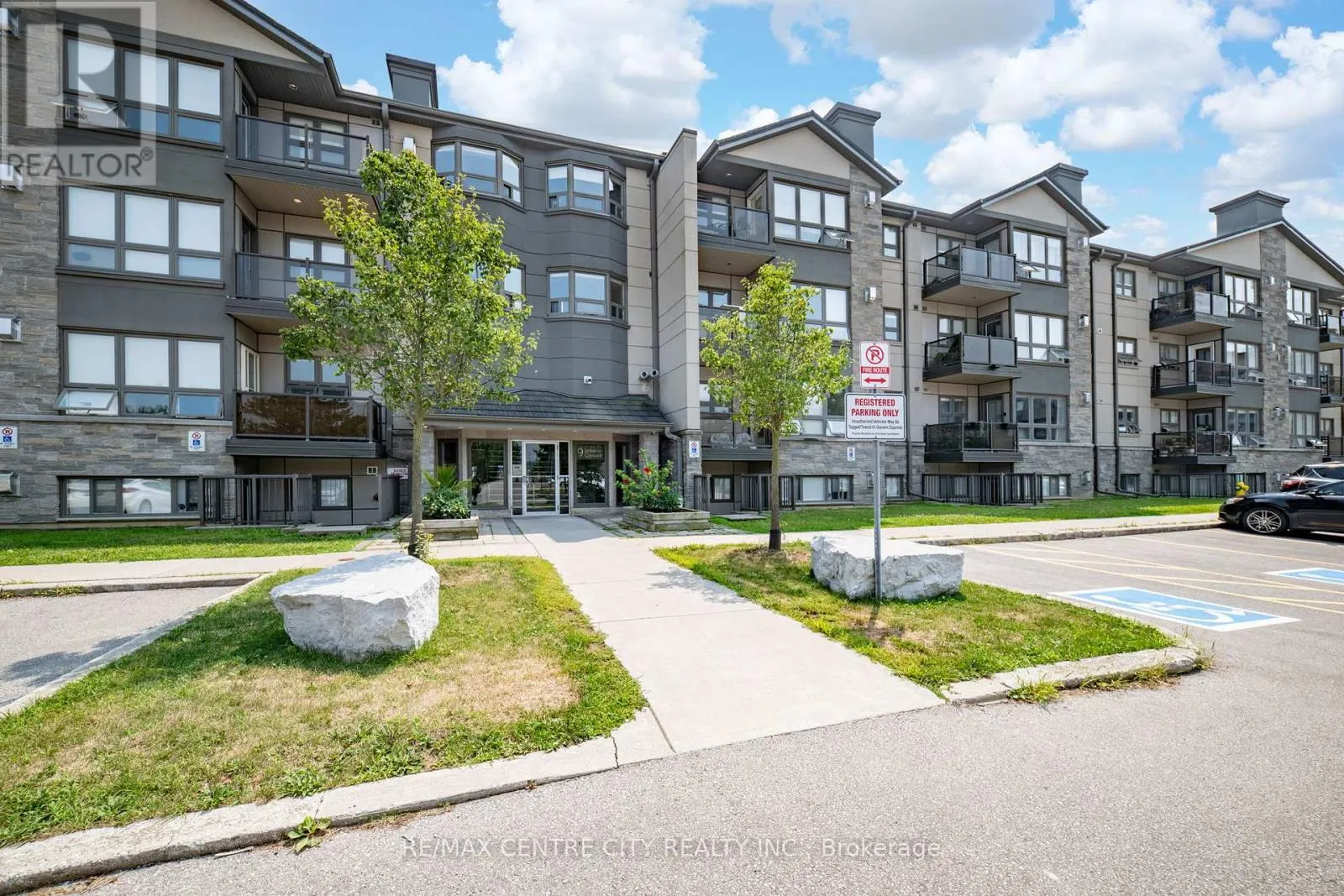 202 - 9 JACKSWAY CRESCENT, #202