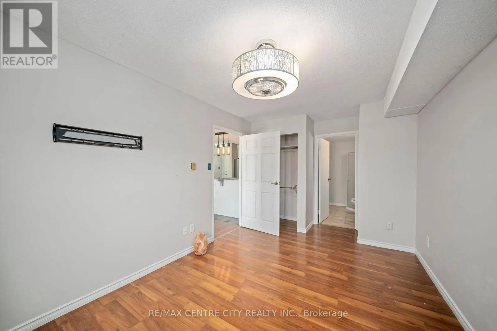202 - 9 JACKSWAY CRESCENT, #202