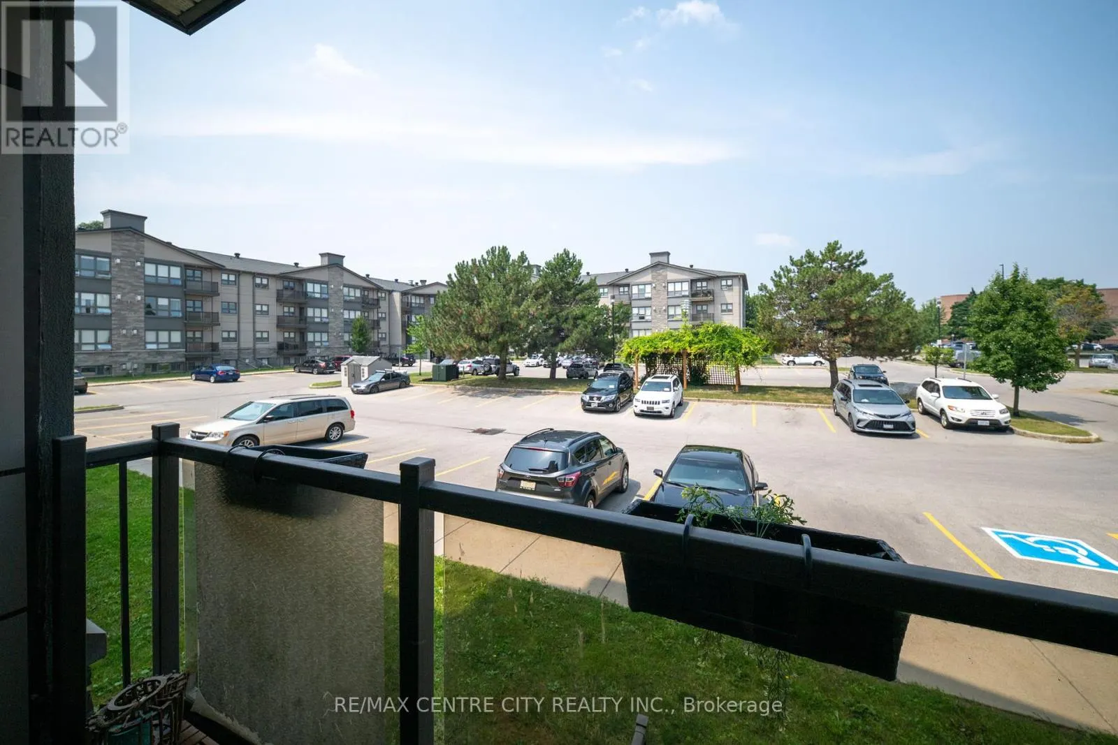 202 - 9 JACKSWAY CRESCENT, #202