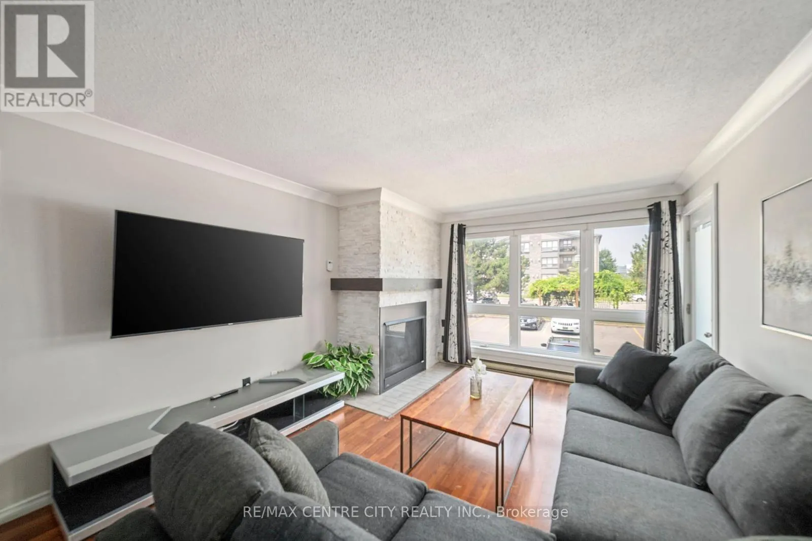 202 - 9 JACKSWAY CRESCENT, #202