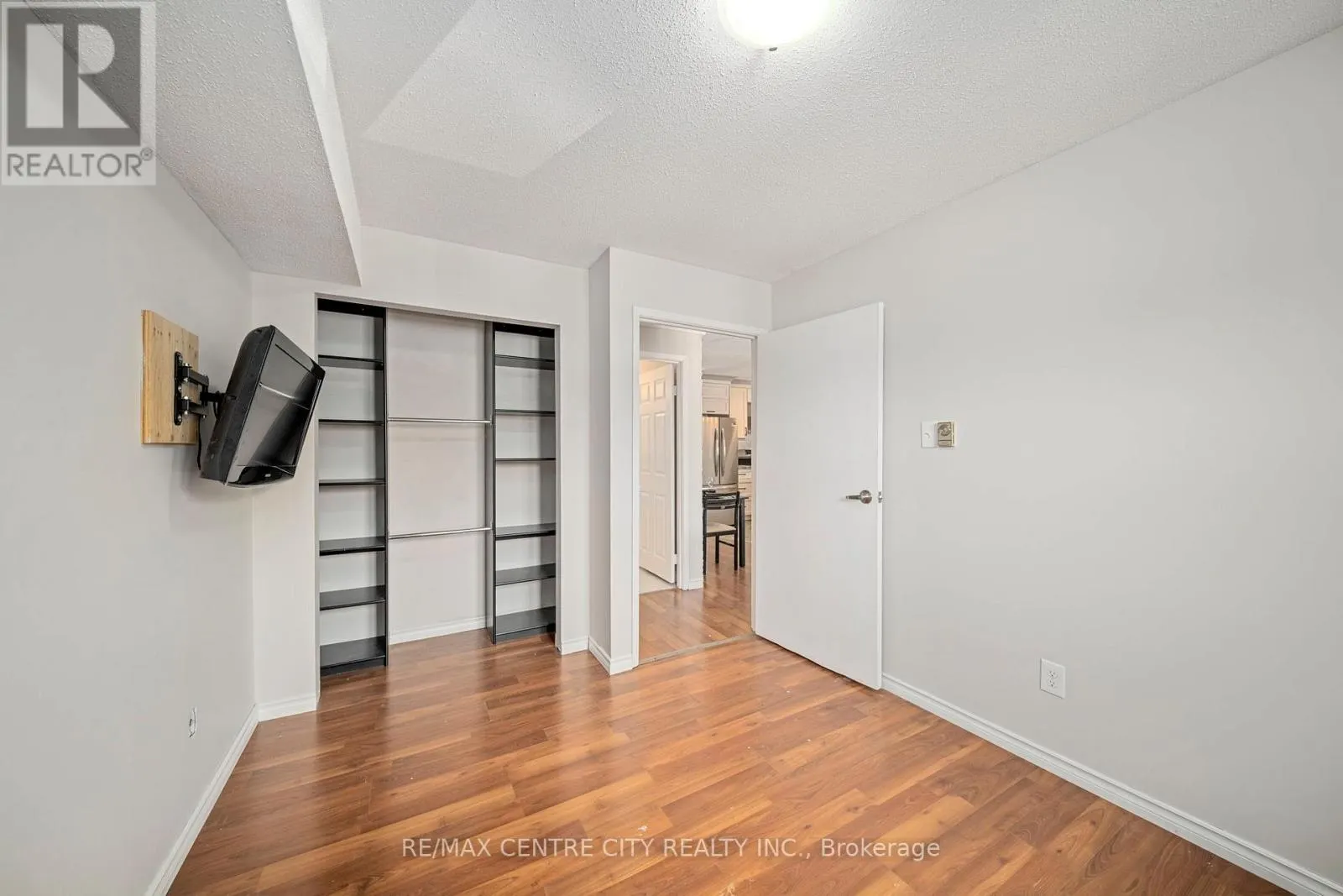 202 - 9 JACKSWAY CRESCENT, #202