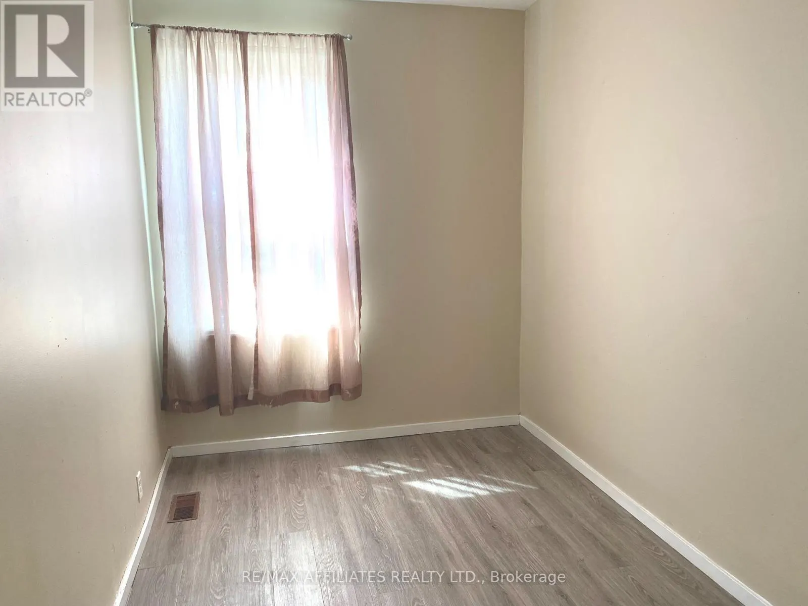 27A, 27B, 29A, 29B - 27-29 MARKET STREET N