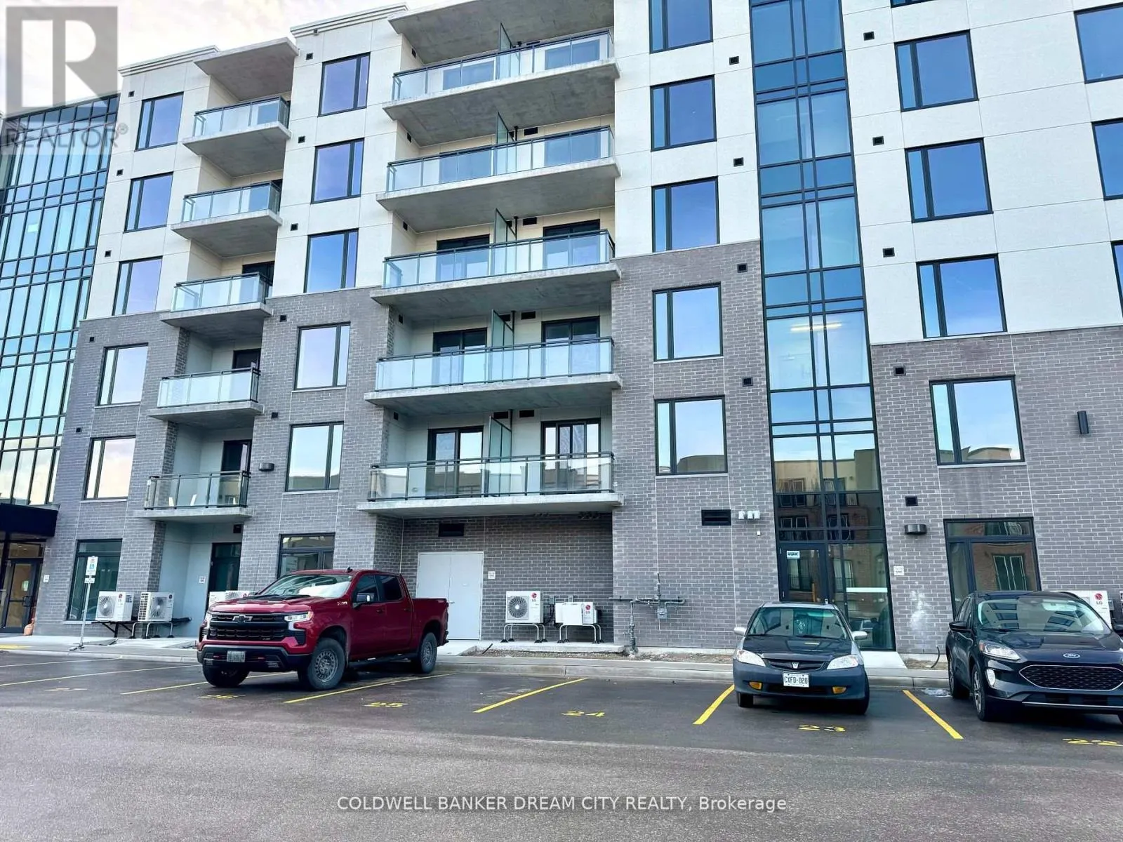 0413 - 107 ROGER STREET