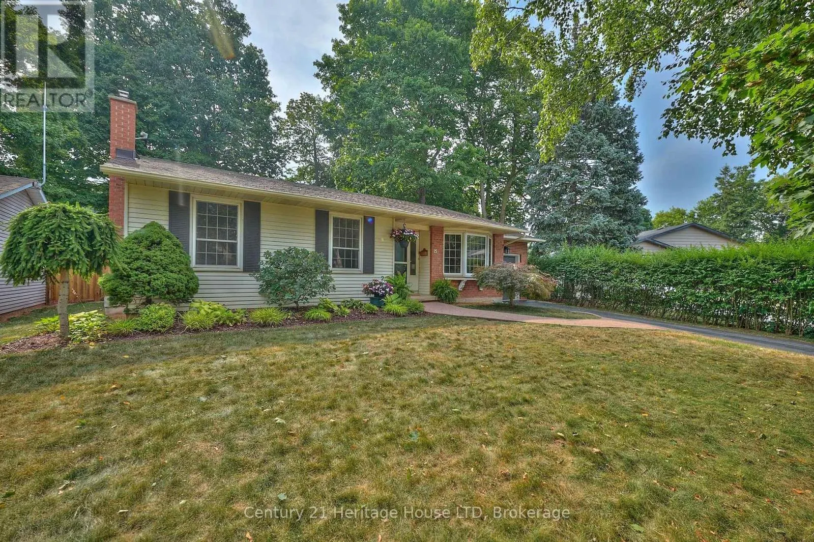 25 BIRCHPARK DRIVE