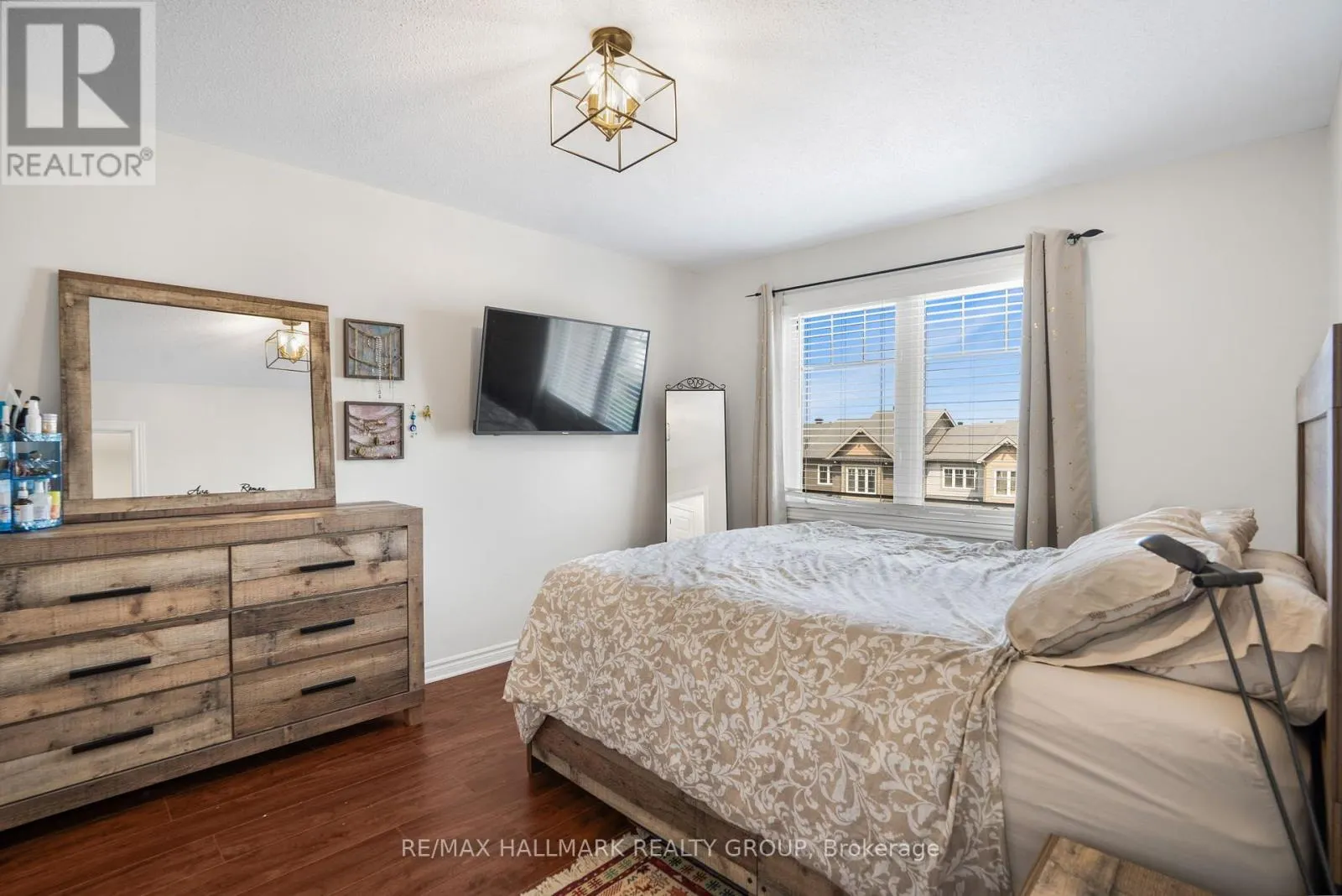 110 SUNSHINE CRESCENT