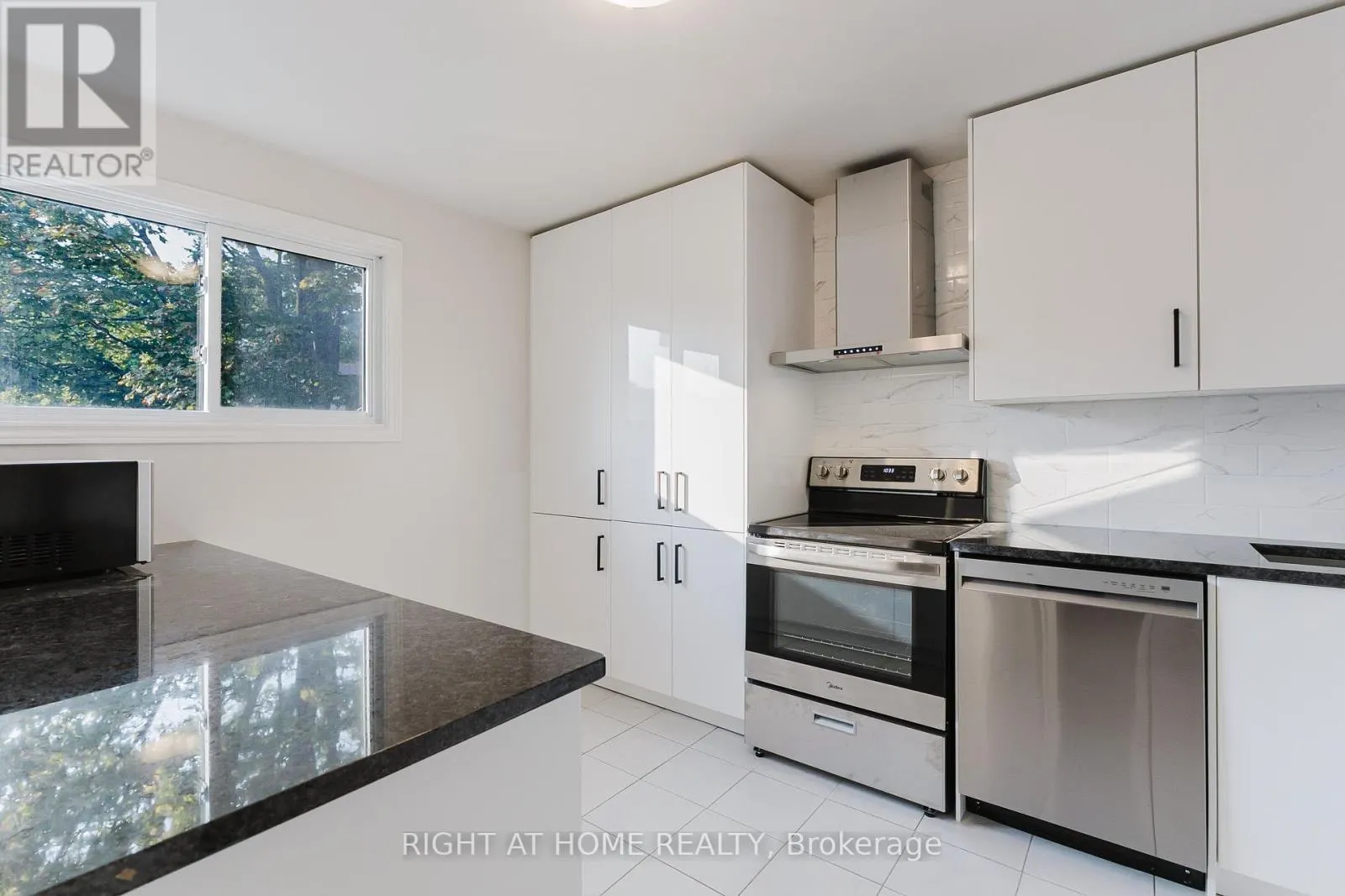 102 - 23 MCCLINTOCK WAY