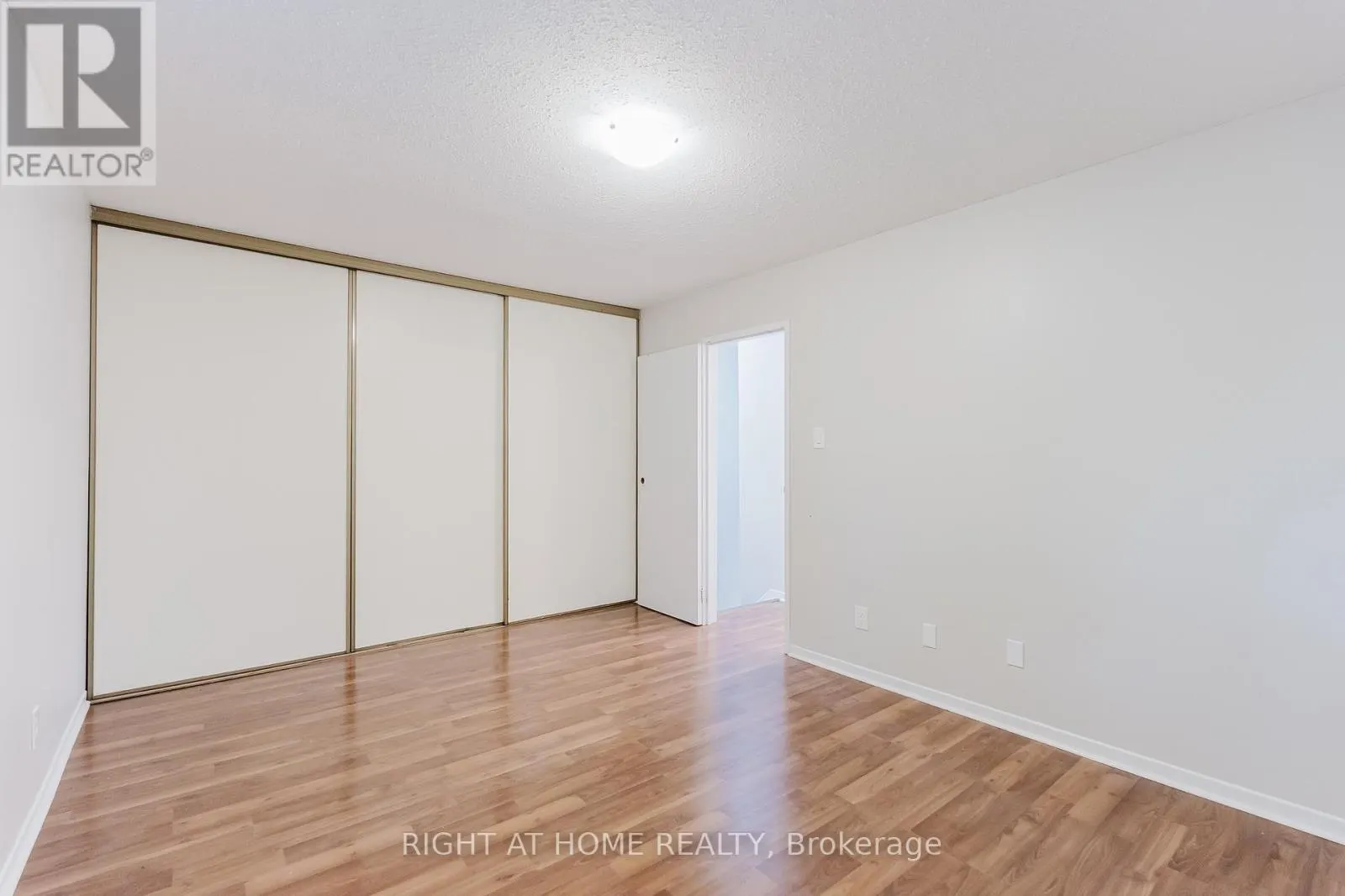 102 - 23 MCCLINTOCK WAY