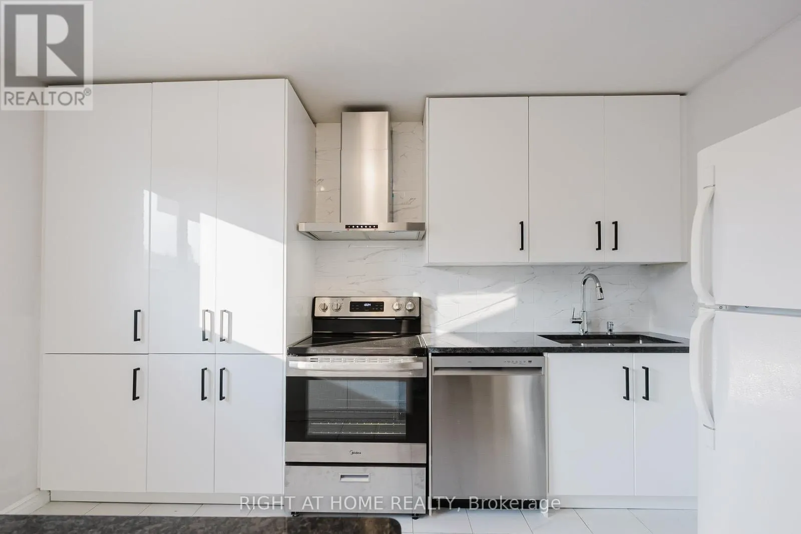 102 - 23 MCCLINTOCK WAY