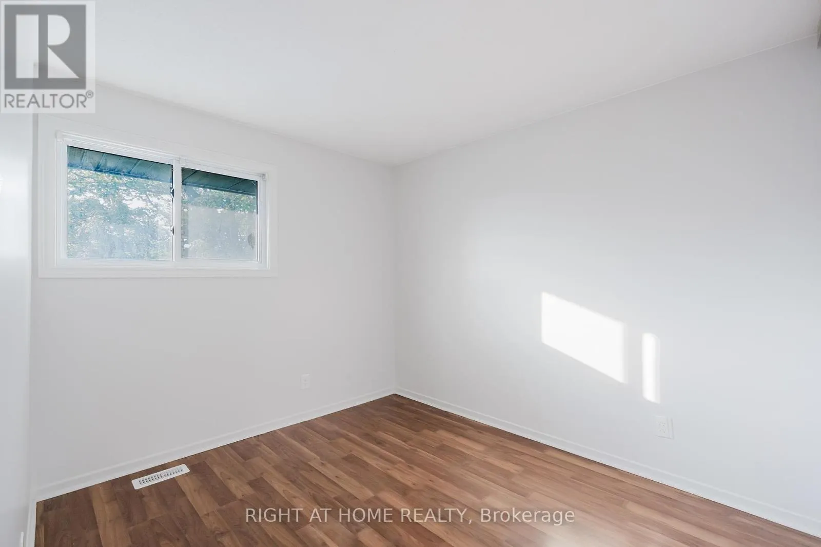 102 - 23 MCCLINTOCK WAY