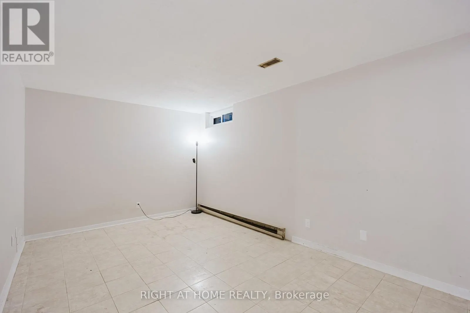 102 - 23 MCCLINTOCK WAY