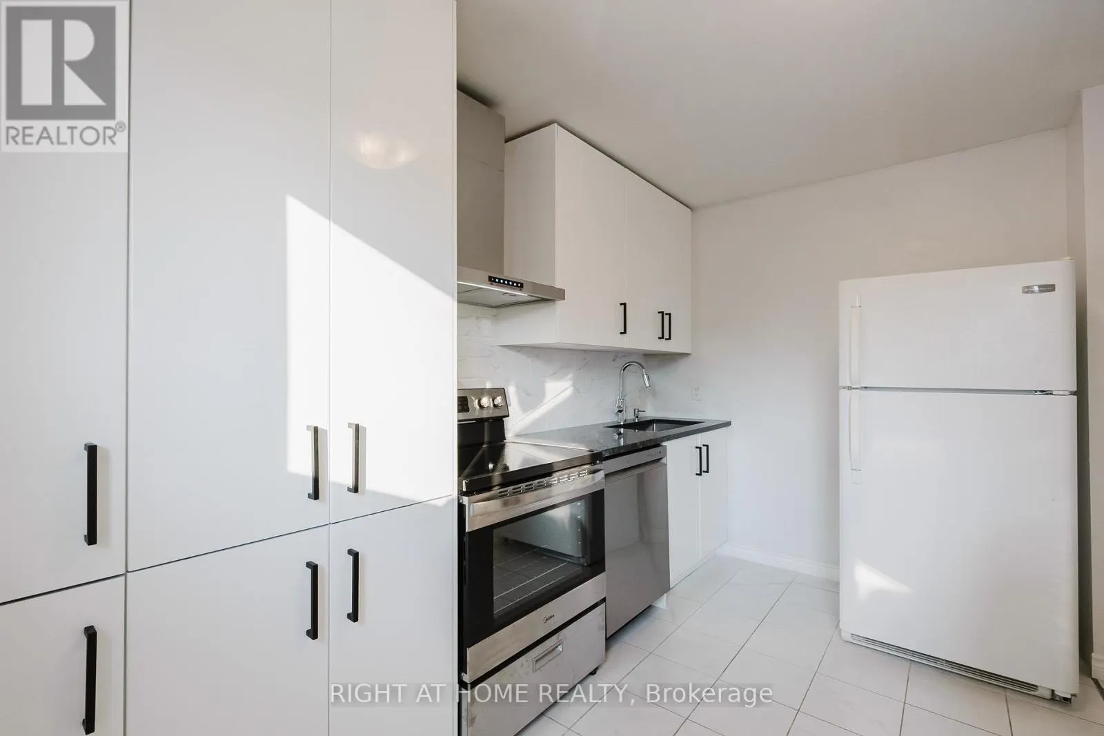 102 - 23 MCCLINTOCK WAY