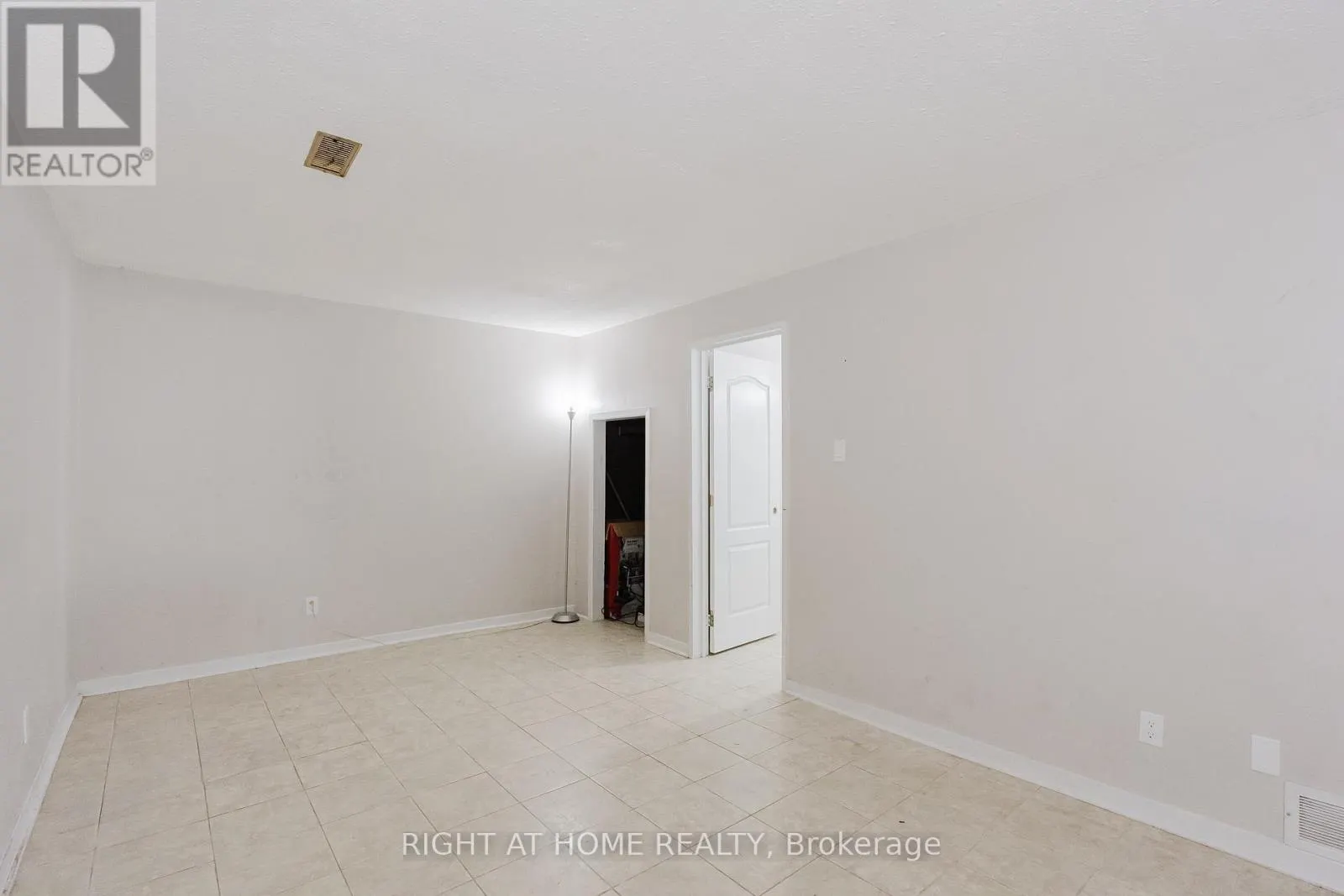 102 - 23 MCCLINTOCK WAY