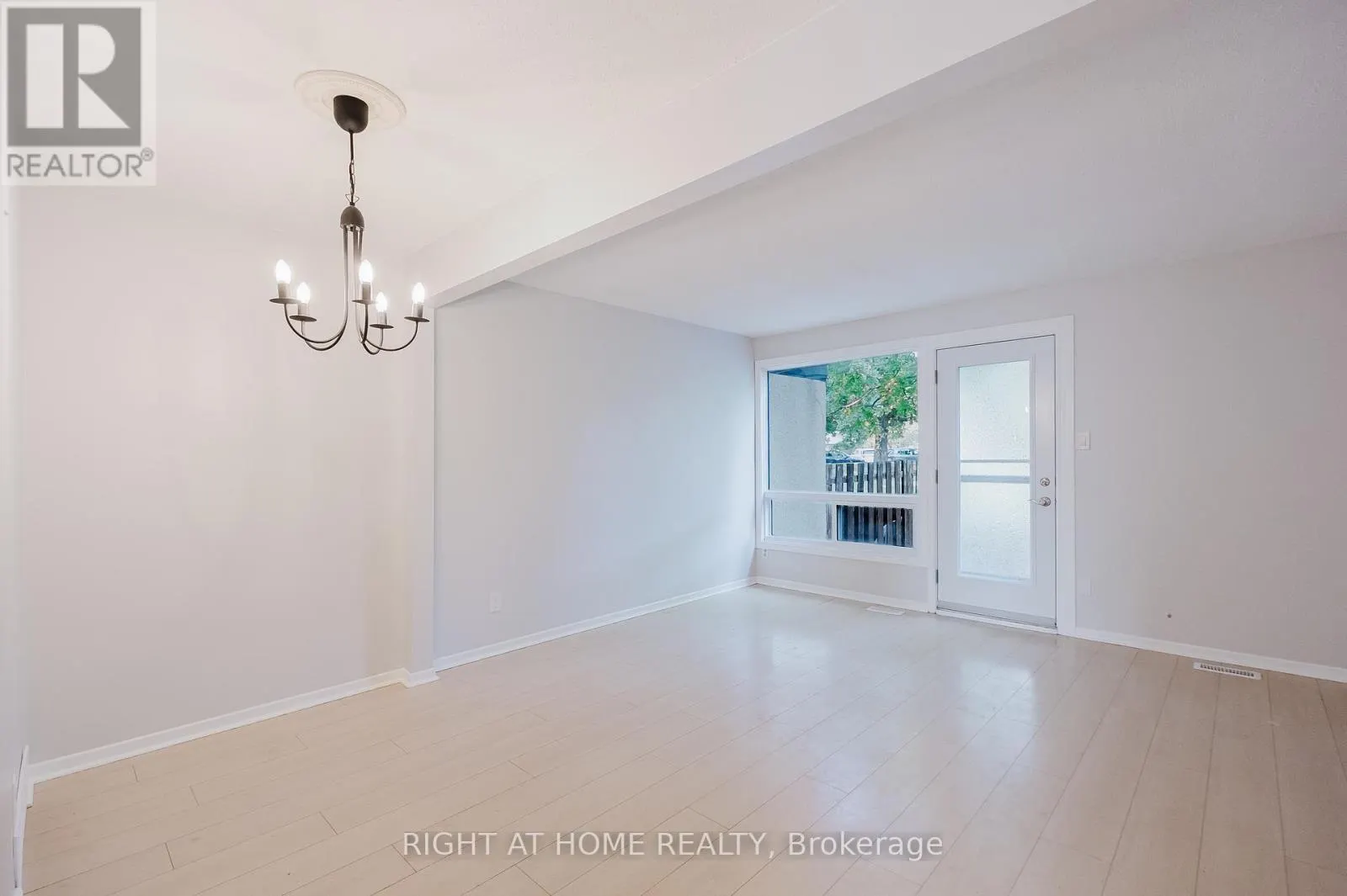 102 - 23 MCCLINTOCK WAY
