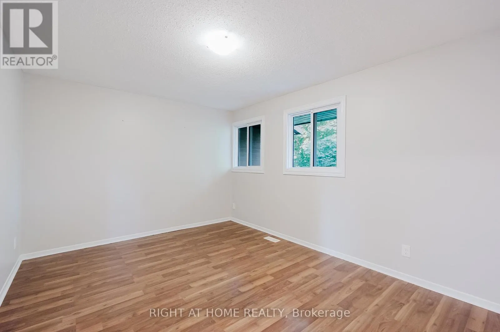 102 - 23 MCCLINTOCK WAY