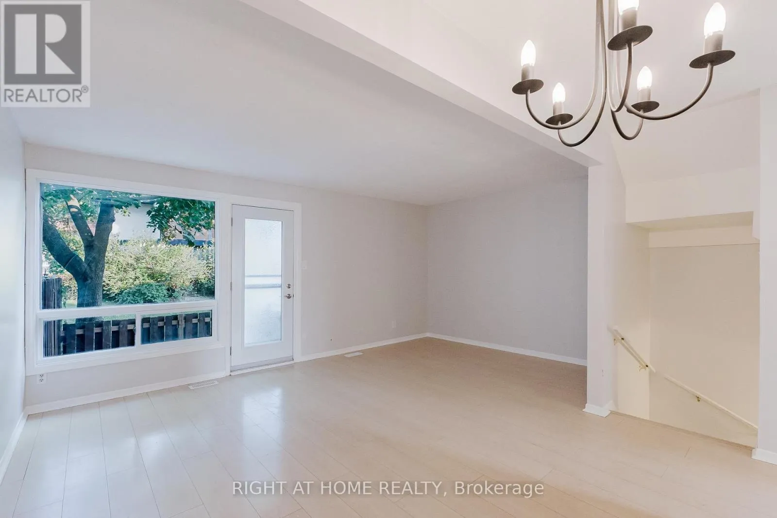 102 - 23 MCCLINTOCK WAY