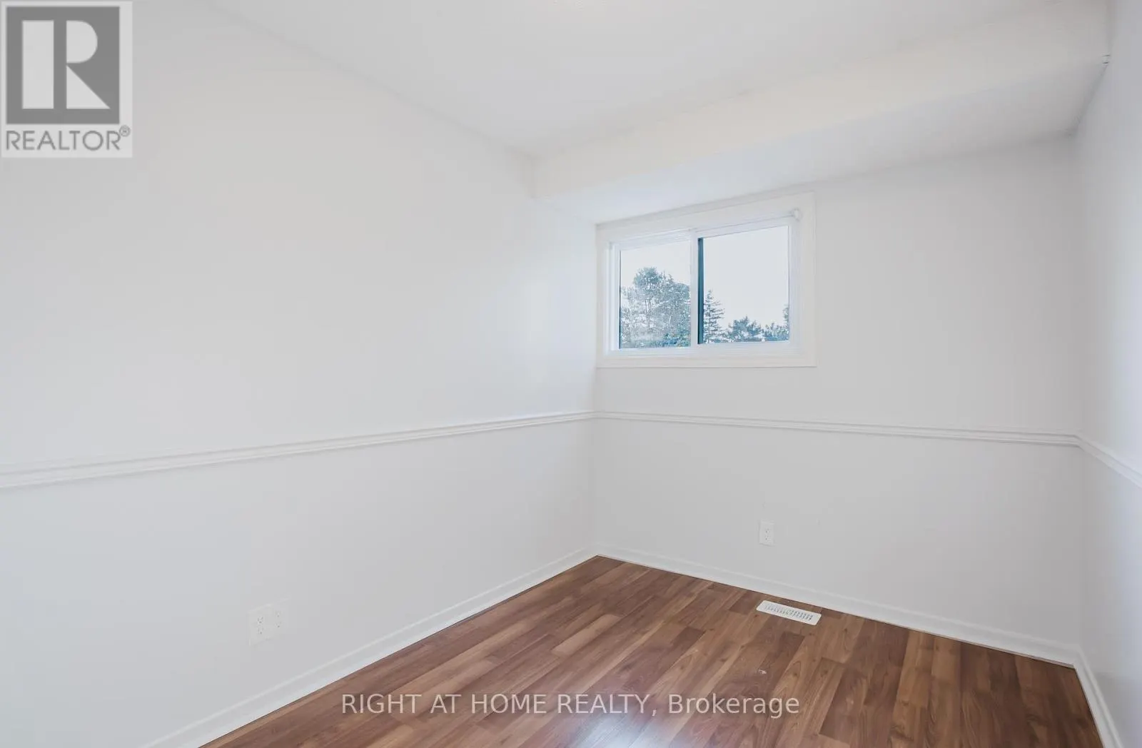 102 - 23 MCCLINTOCK WAY