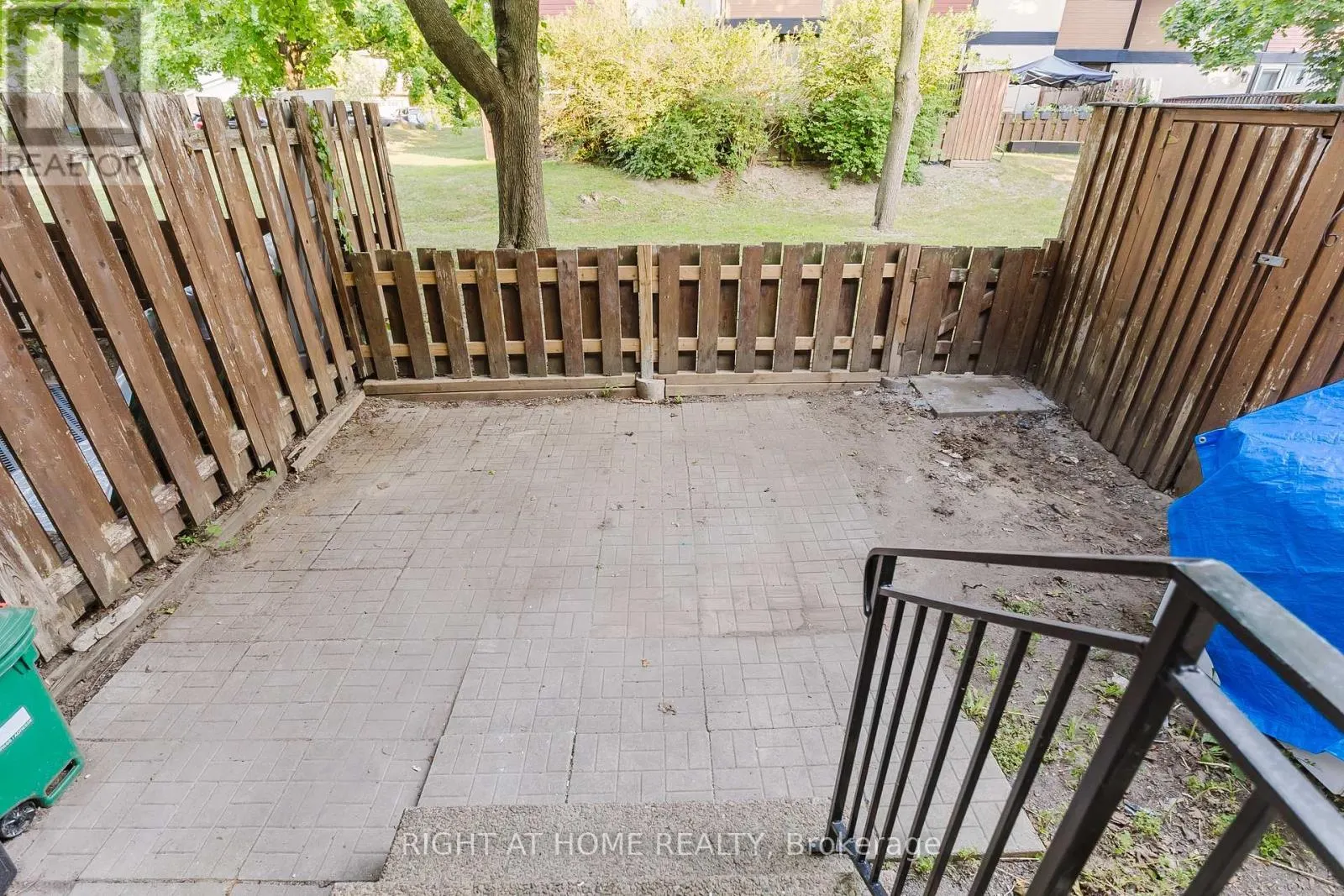 102 - 23 MCCLINTOCK WAY