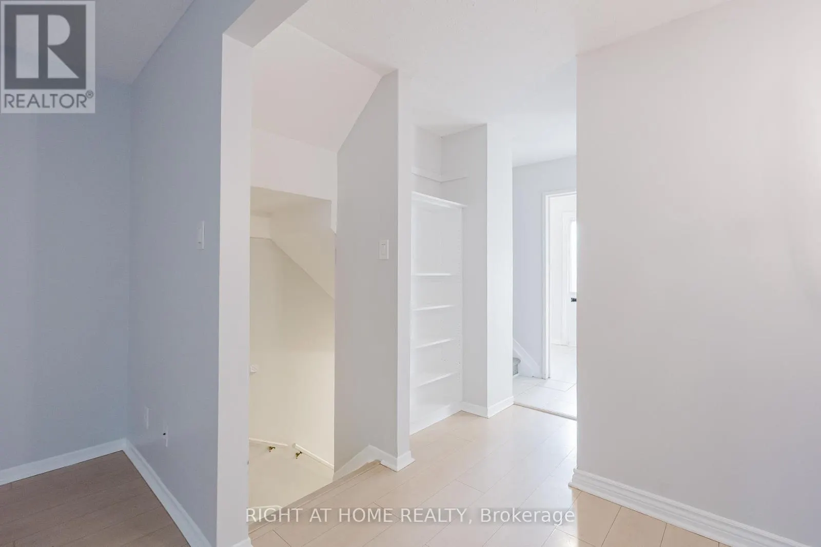 102 - 23 MCCLINTOCK WAY