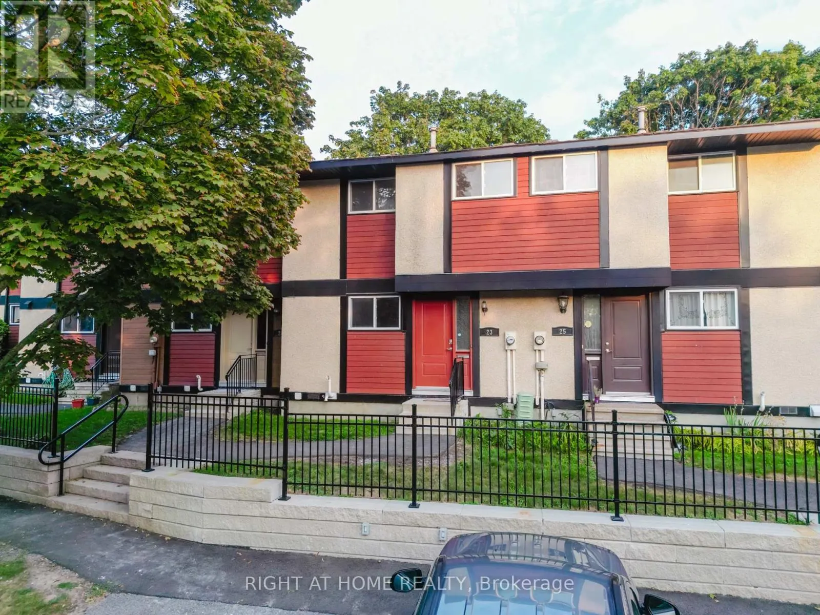 102 - 23 MCCLINTOCK WAY
