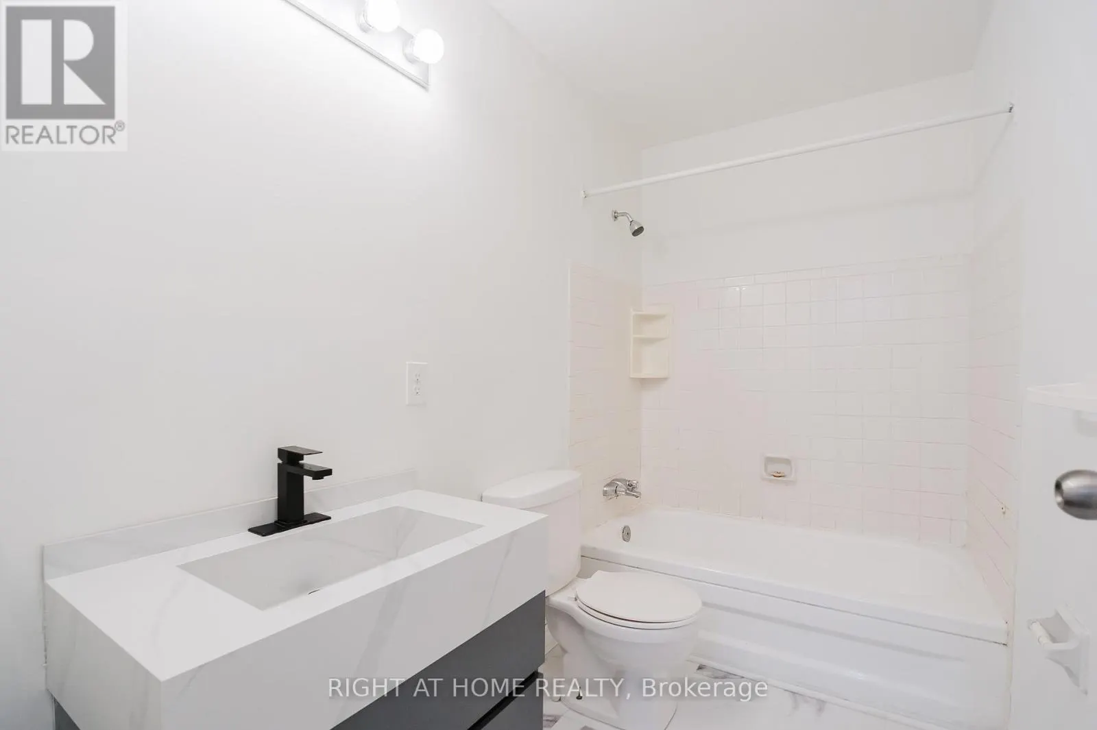 102 - 23 MCCLINTOCK WAY