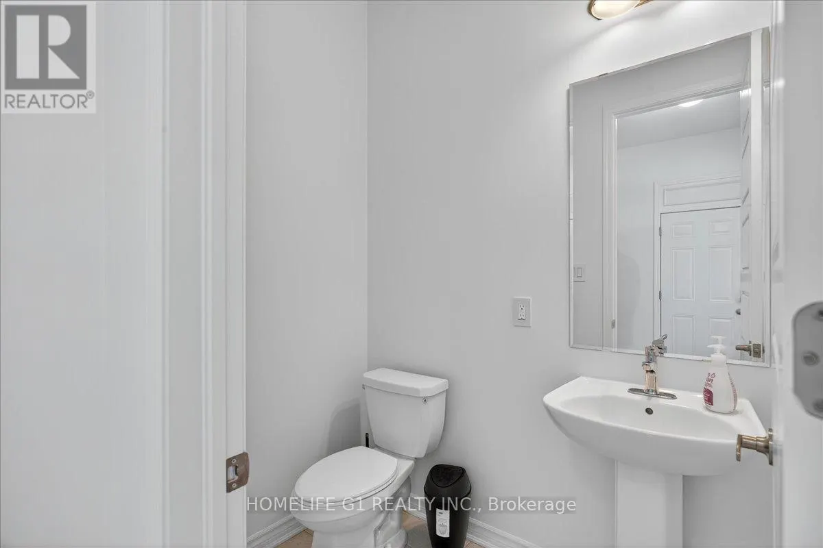 5 DYER CRESCENT