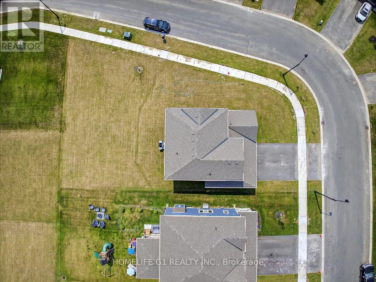 5 DYER CRESCENT
