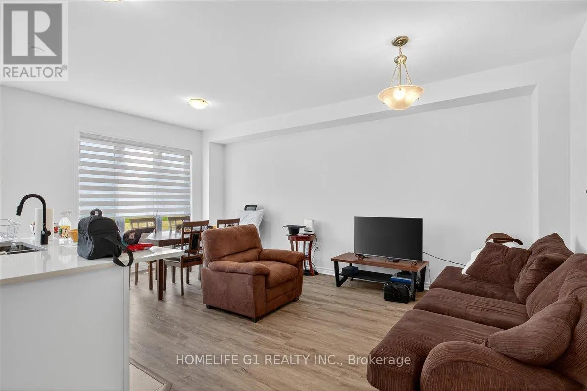 5 DYER CRESCENT