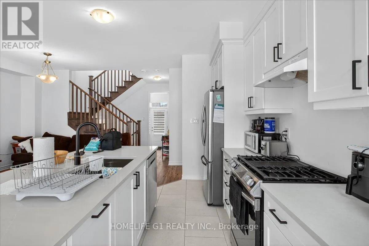 5 DYER CRESCENT