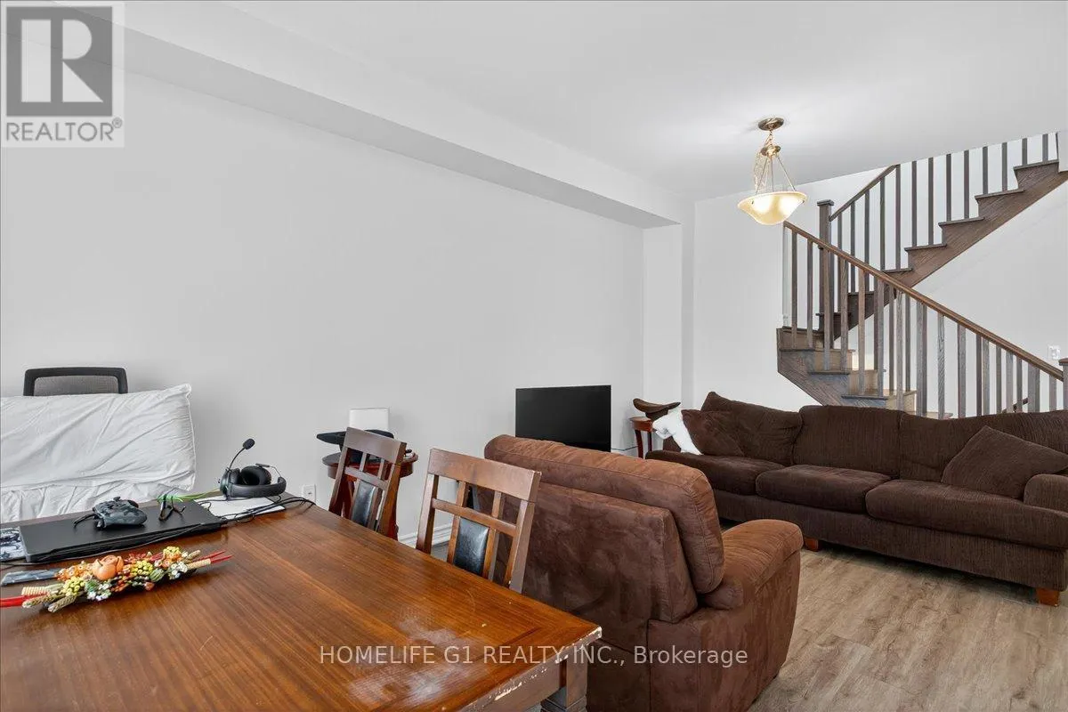 5 DYER CRESCENT