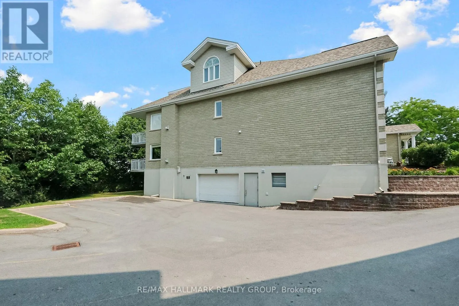 1A - 131 ROBSON COURT