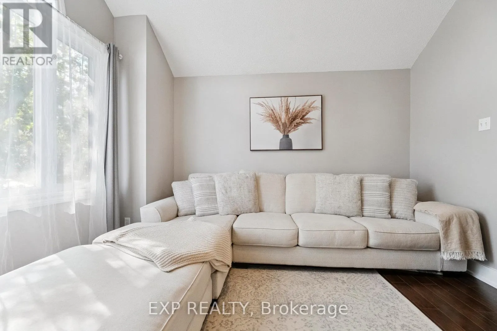 132 HARNESWORTH CRESCENT