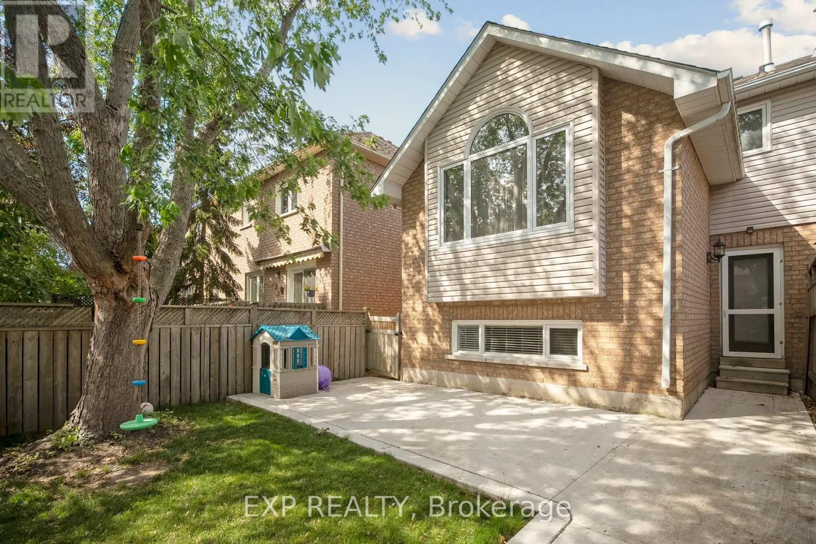 132 HARNESWORTH CRESCENT