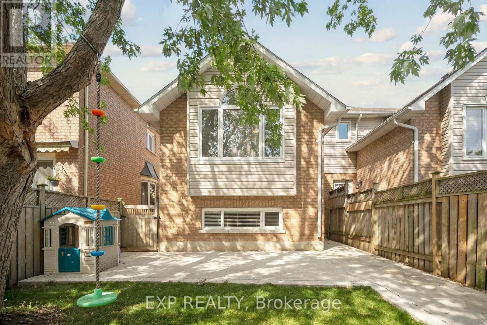 132 HARNESWORTH CRESCENT