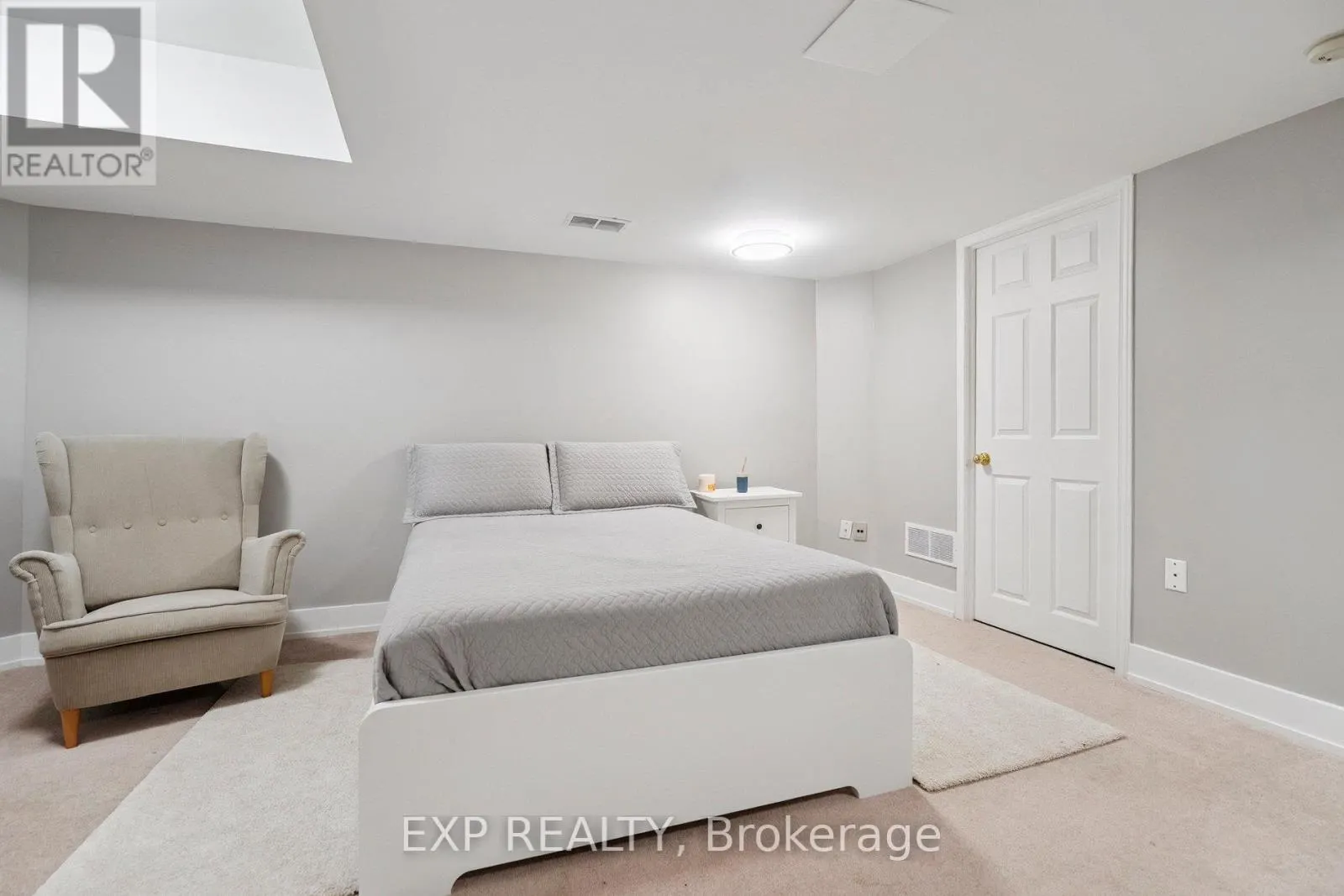 132 HARNESWORTH CRESCENT