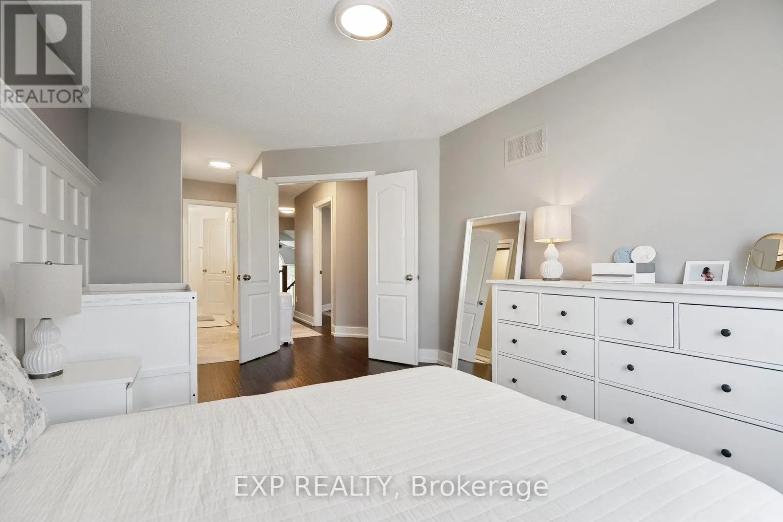 132 HARNESWORTH CRESCENT