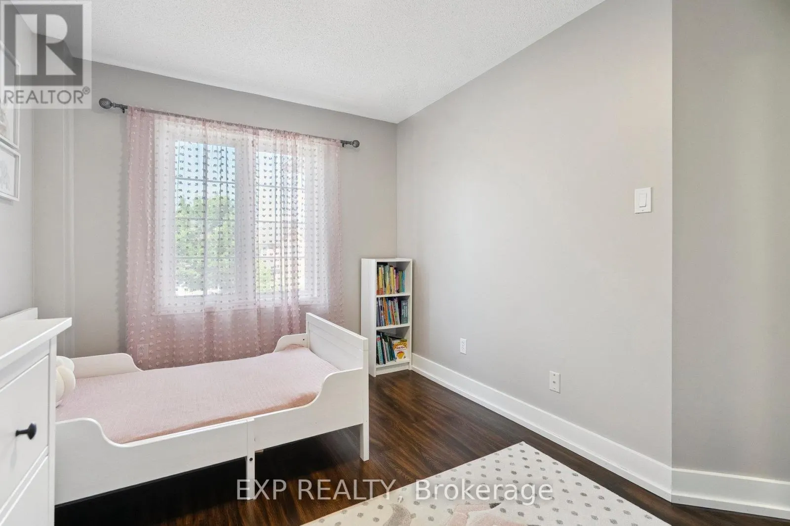 132 HARNESWORTH CRESCENT