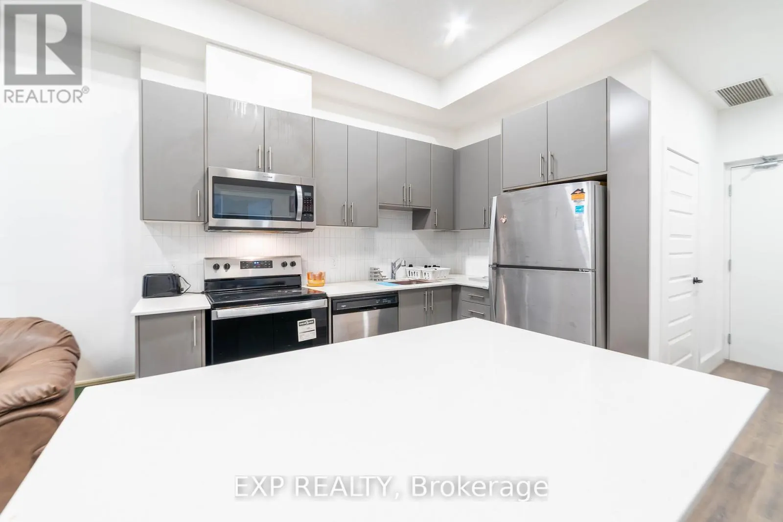 102 - 1201 LACKNER PLACE